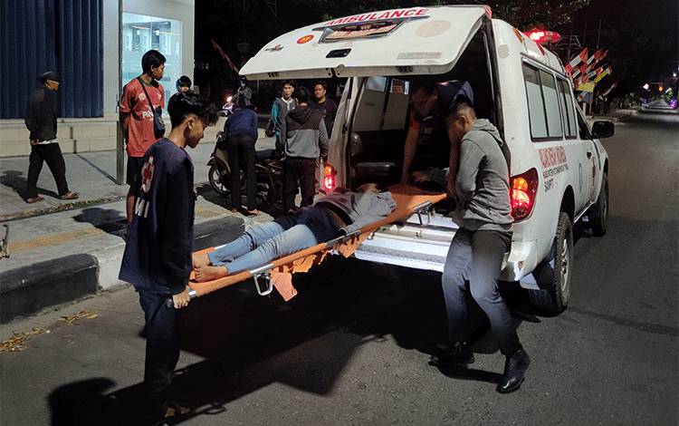 Mabuk, Perempuan Diduga Bidan ini Ditemukan Tergeletak di Jalan A Yani Sampit