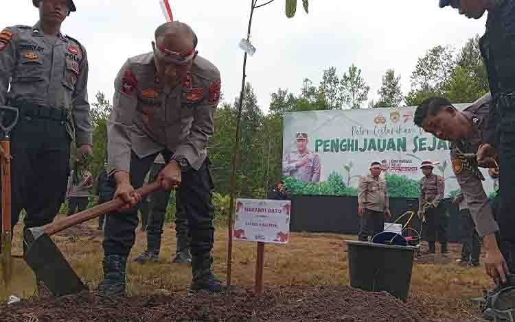 Polda Kalteng Sukseskan Penanaman 21 Juta Pohon
