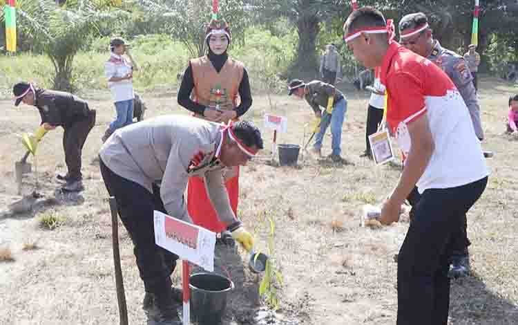 Polri Lestarikan Negeri, Polres Barito Timur Tanam 3.000 Pohon