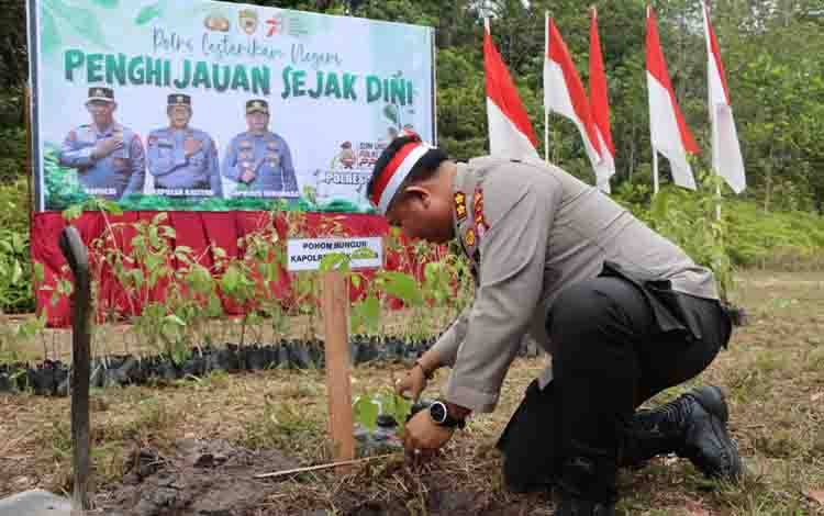 Polres Sukamara Tanam 3.000 Bibit Pohon