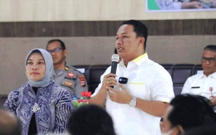 Bupati Lamandau Minta Bansos UEP Dimanfaatkan untuk Belanja Produktif