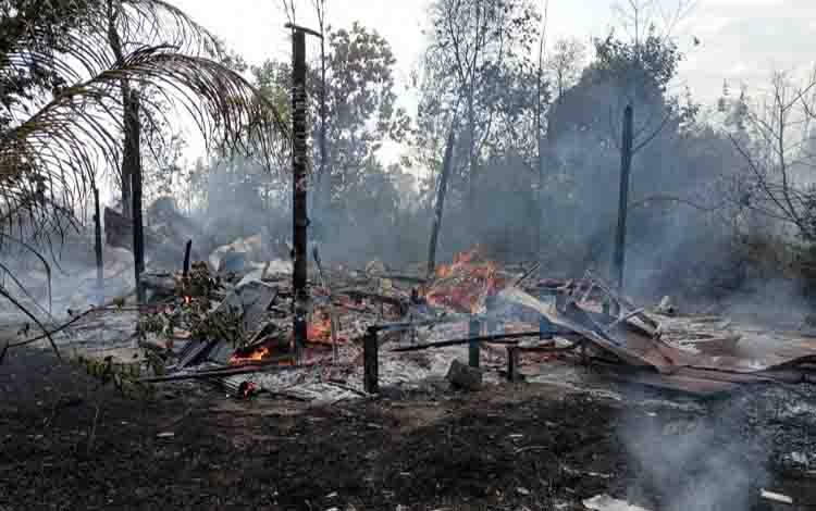 Satu Rumah Terbakar Akibat Kebakaran Lahan
