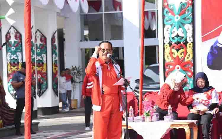 Sekda Kalteng Ingatkan Semangat Isen Mulang pada Atlet POPNAS Kalteng  ?