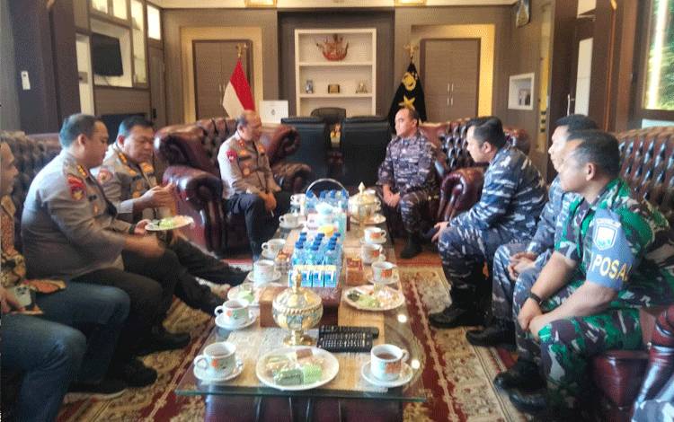 Jalin Silaturahmi, Danlanal Banjarmasin Kunjungi Polda Kalteng dan Korem 102/Panju Panjung