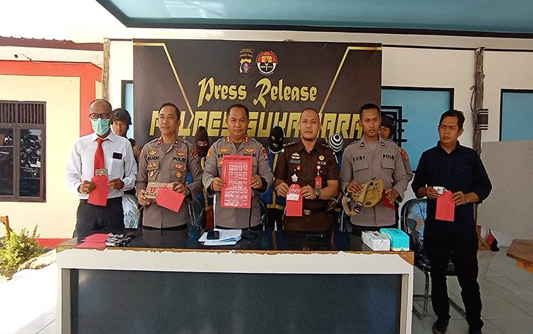 Ancaman 10 Tahun Penjara Diterima Tersangka Pengedar Sabu di Sukamara