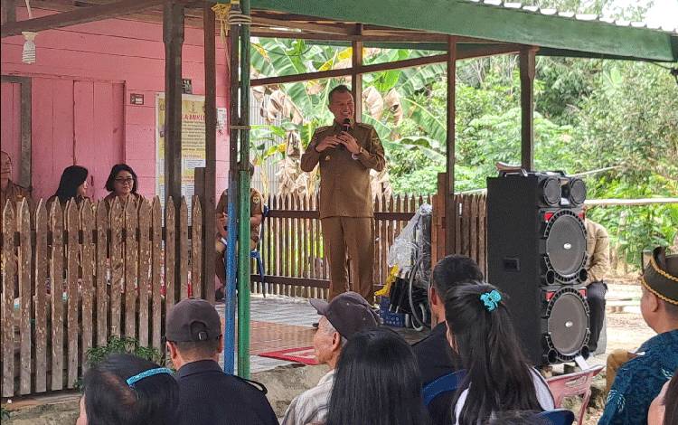 Kunjungi Desa Sangal, Bupati Gunung Mas Dengarkan Usulan Masyarakat