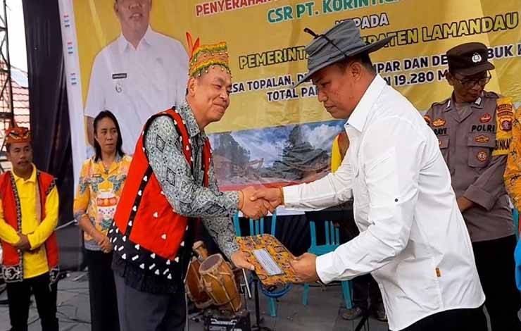 Bupati Hendra Lesmana Resmikan Jalan Penghubung 3 Desa di Hulu Menthobi Raya  ?
