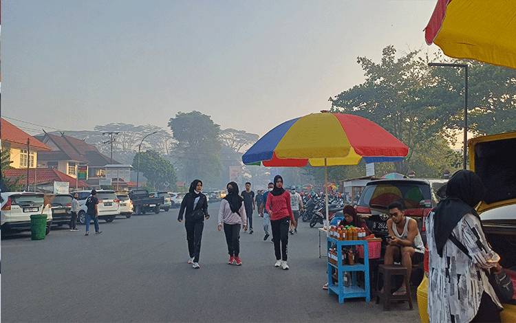 Aktivitas Warga Sampit Tetap Normal di Tengah Kualitas Udara Sangat Buruk