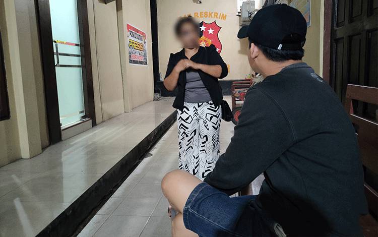 Janda di Kotim ini Dianiaya Kekasihnya, Bibir sang Anak juga Dibakar Puntung Rokok
