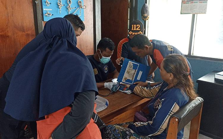 Bangun Tidur Jari Bengkak, Seorang Ibu Datangi Mako Call Center 112