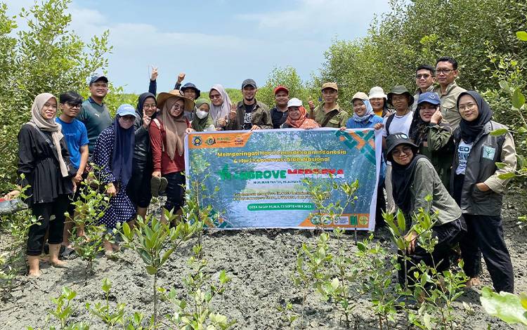 Kaprodi Magister dan Doktor PSL USU Berpartisipasi Tanam Mangrove