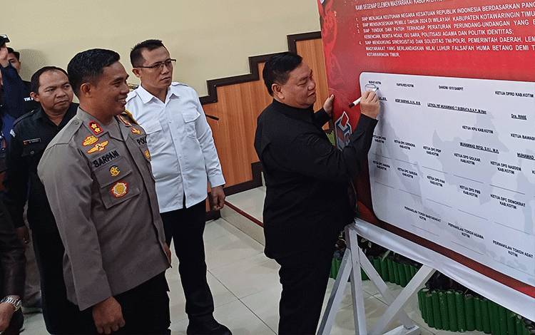 Bupati Kotim Tandatangani Deklarasi Pemilu Damai