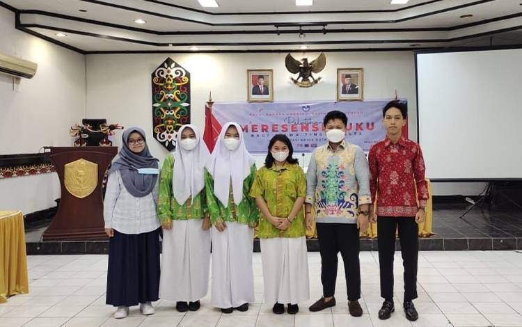 Siswi SMAN 1 Sampit Juara Pertama Menulis Resensi Buku Balai Bahasa Kalteng