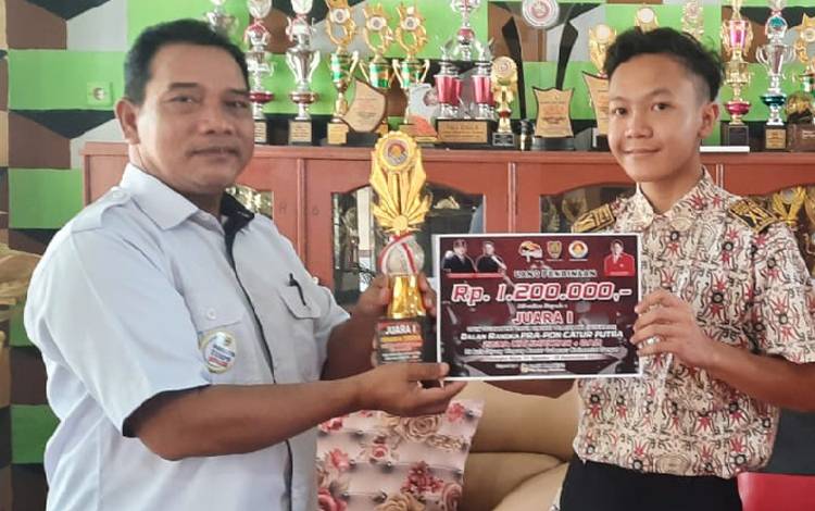 Pelajar Asal Gunung Mas Ini Menang Turnamen Catur Zona Kalimantan dan Bali