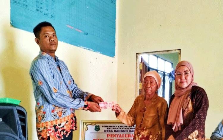 Pemdes Bangun Harjo Salurkan BLT DD kepada KPM