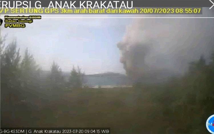 Gunung Anak Krakatau Erupsi Setinggi 1.000 Meter