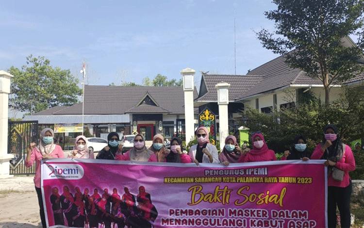 Peduli Masyarakat, Ipemi Kecamatan Sebangau Bagikan Masker
