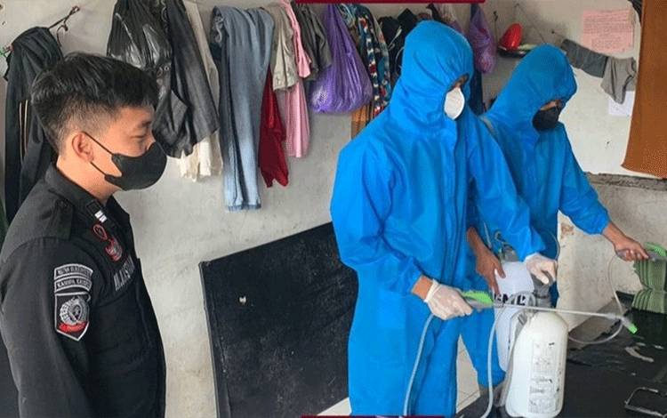 Rutan Kapuas Lakukan Penyemprotan Desinfektan di Kamar Hunian WBP