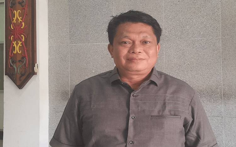 Rusak, Ruas Jalan Desa Pematang Limau Gumas Membahayakan
