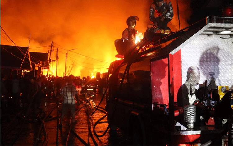 30 Rumah, Satu Gereja, Satu Mobil Terbakar di Mendawai Palangka Raya