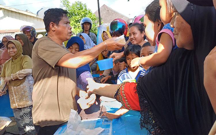 Bubur Baayak Gratis Ludes Diserbu Warga Dalam 15 Menit