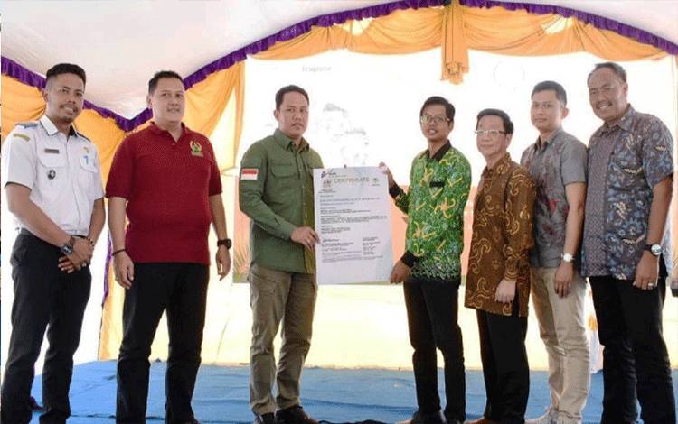 BUMDes Binaan PT SSMS Terima Sertifikat RSPO