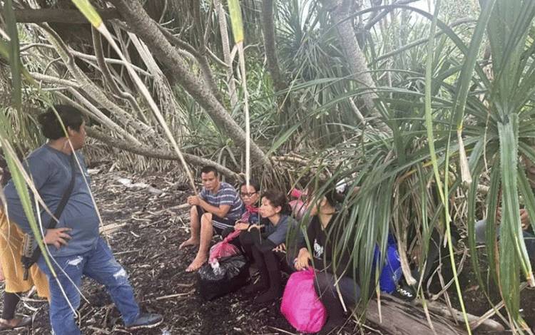 Polisi Tangkap 30 PMI dan WNA Tujuan Malaysia di Hutan Bengkalis
