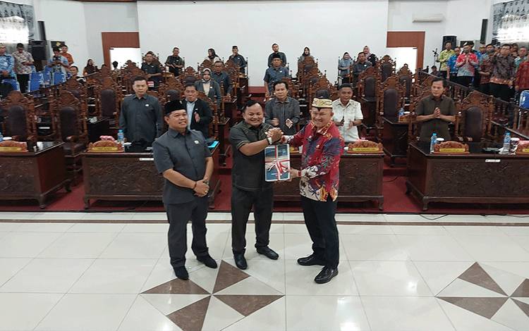 DPRD Kapuas Gelar Paripurna Penyampaian Nota Keuangan Rancangan Perda Perubahan APBD 2023