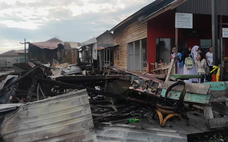 Anak-Anak Terdampak Musibah Kebakaran Jalan Mendawai Dapat Bantuan Perlengkapan Sekolah