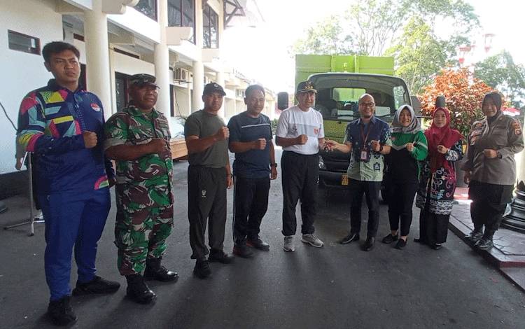 CBI Group Bantu 6 Bak Kontainer Sampah dan 2 Unit Truk Arm Roll Terhadap Pemkab Kobar?