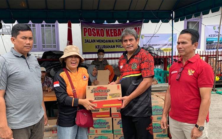 Kajati Salurkan Bantuan ke Warga Terdampak Kebakaran Mendawai