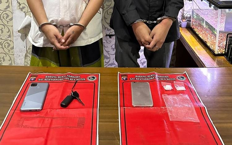 Dua Pemuda Menangis saat Ditangkap karena Jual Sabu