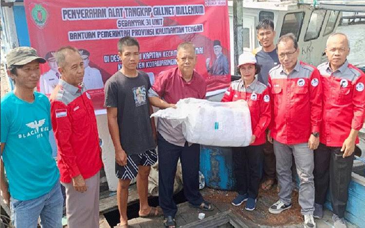 Dislutkan Kalteng Salurkan Bantuan Peralatan Tangkap Ikan  ?