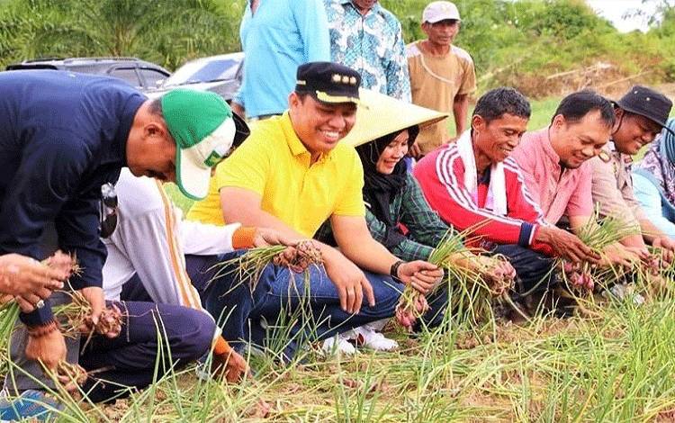 Bupati Lamandau Dorong Petani Manfaatkan Lahan Secara Terpadu