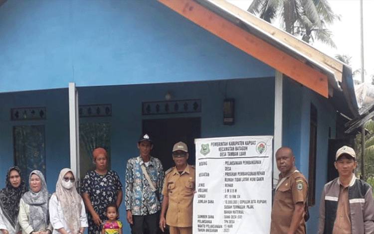 Tim Kecamatan Bataguh Monev Penggunaan DD dan ADD di Dua Desa