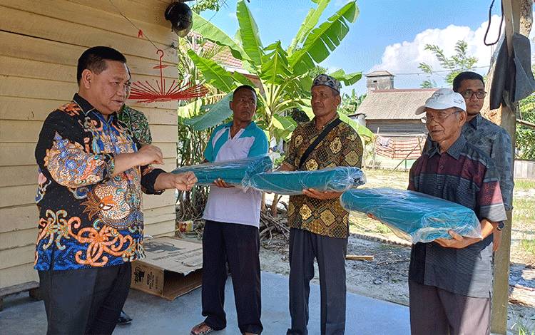 Bupati Kotim Beri Bantuan untuk Fardhu Kifayah