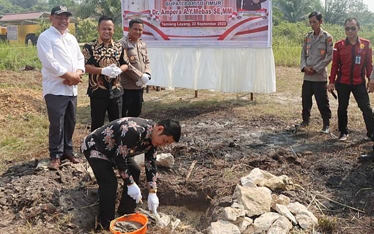 Bupati Letakkan Batu Pertama Pembangunan Kapel Tantya Sudhirajati Polres Barito Timur