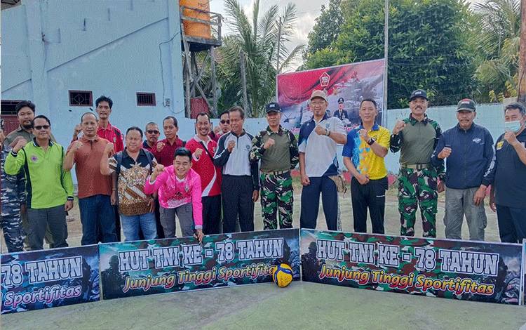 Puluhan Club Ikuti Bola Volly Open Tournamen HUT ke-78 TNI di Kuala Pembuang  ?