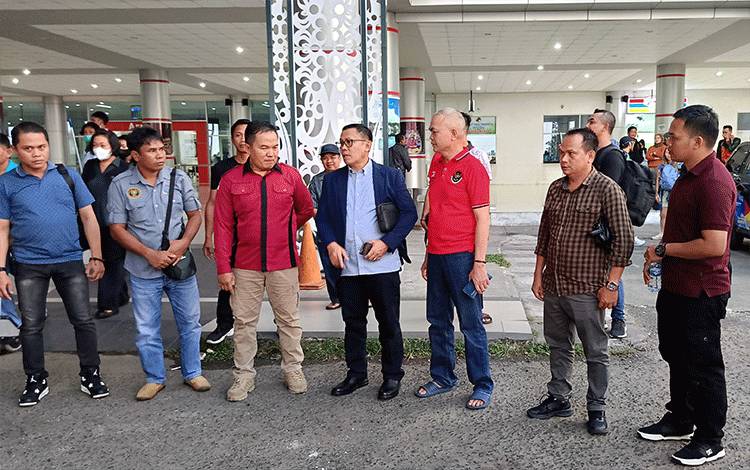 Pj Bupati Barito Timur Tiba di Palangka Raya, Pelantikan Ditunda