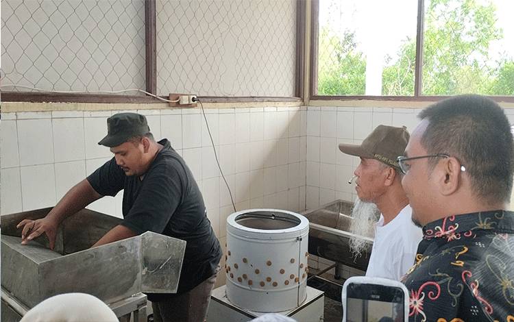 Setelah Tujuh Tahun Dibangun Baru Rumah Potong Unggas Bisa Operasional