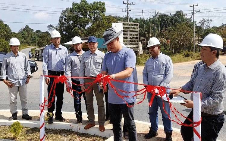 Bupati Hendra Lesmana Resmikan Tugu Simpang Sepaku