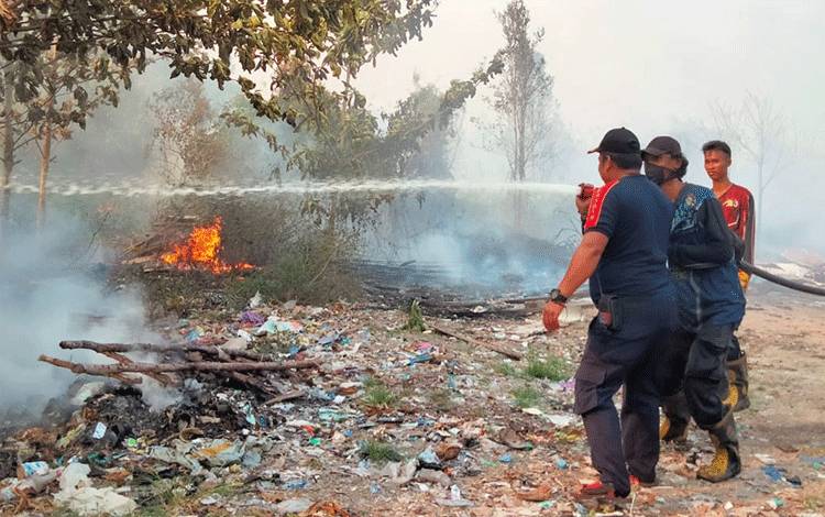 Kebakaran Lahan di Palangka Raya Turut Bakar Rumah Warga