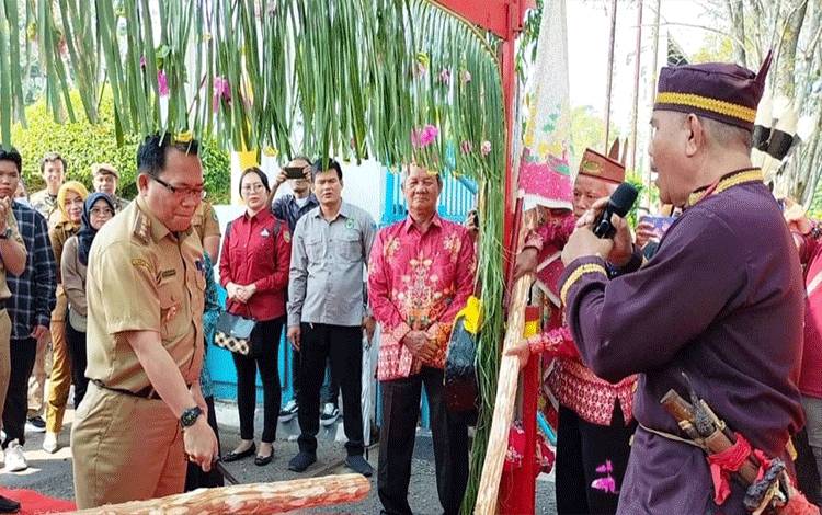 Kedatangan Pj Bupati Disambut ASN Lingkup Pemkab Kapuas