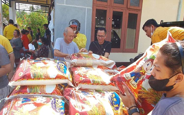 Memperingati Hari Jadi Kobar ke 64, Paguyuban Tionghoa Gelar Pasar Murah