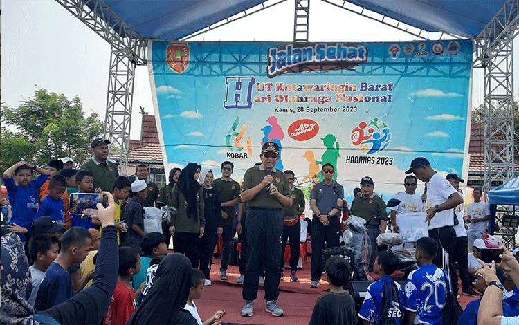 Jalan Sehat HUT Kobar dan Haornas 2023 Bertabur Hadiah