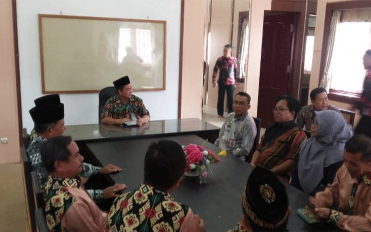 Pj Bupati Sambut Gembira Silaturahmi dengan FKUB Katingan