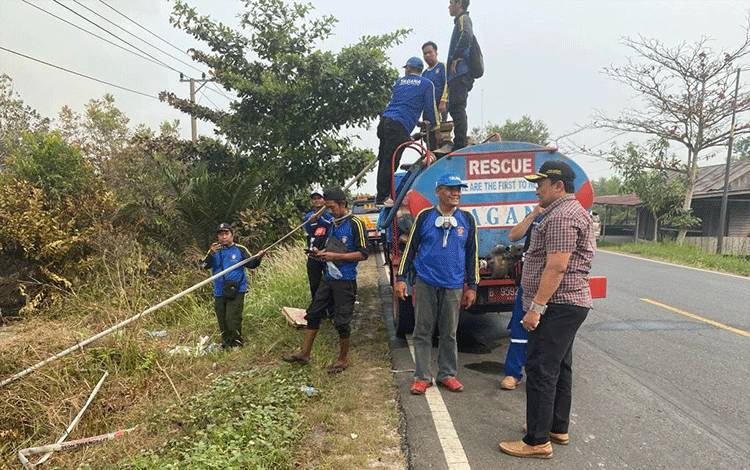 Semangati Tim Pemadam Karhutla, Wagub Kalteng Ingatkan Pentingnya Koordinasi Lintas Sektor