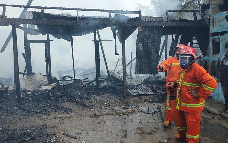 Tiga Bangunan Ludes Terbakar di Sampit