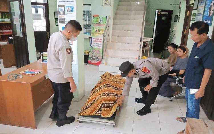 Masuk Kamar Mandi Ditunggu Tidak Keluar, Pemuda ini malah Ditemukan Bunuh Diri