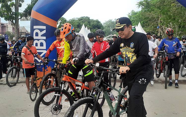Fun Bike Meriahkan HUT ke-64 Kobar
